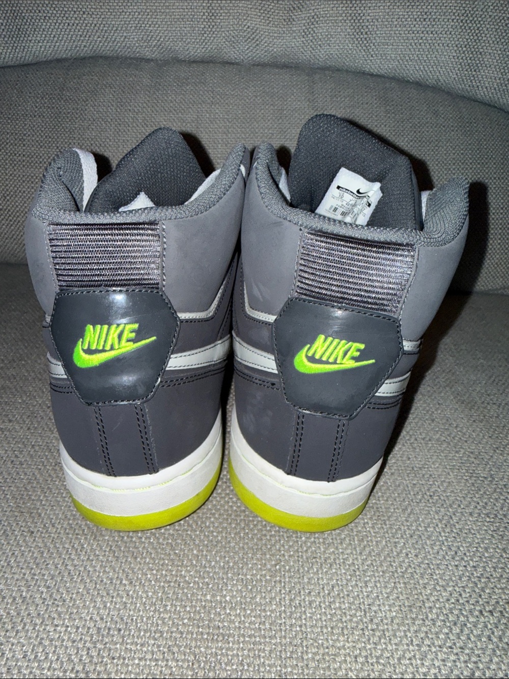Nike Air Prestige III High-Top Sneakers - Picture 4 of 6